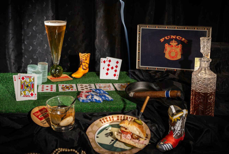 Table with cocktails, cigars and playing card decorations